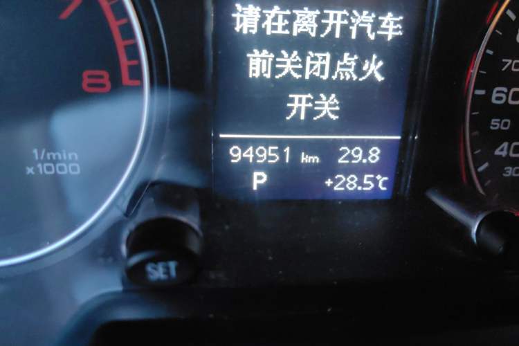 Used Audi Q5 2016 40 TFSI Trendy Edition Odometer Close Up