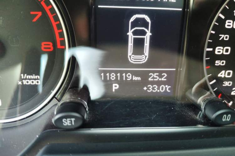 Used Audi Q5 2016 40 TFSI Technology Edition Odometer Close Up