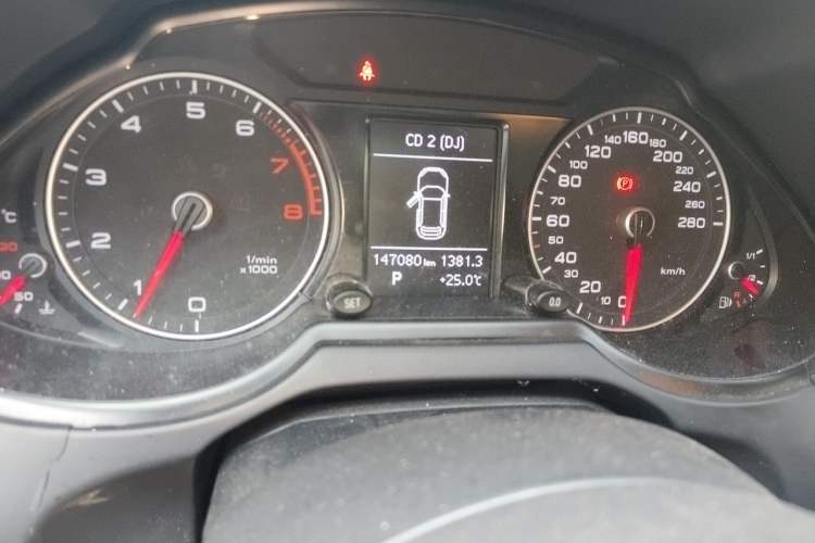 Used Audi Q5 2016 40 TFSI Trendy Edition Odometer Close Up