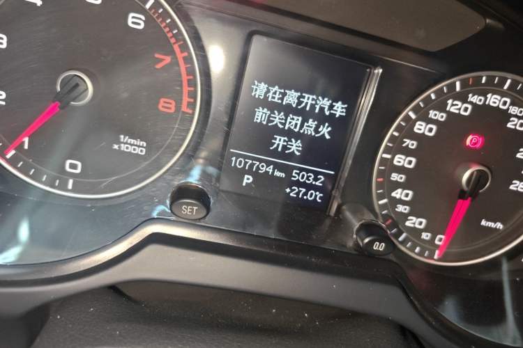 Used Audi Q5 2016 40 TFSI Technology Edition Odometer Close Up