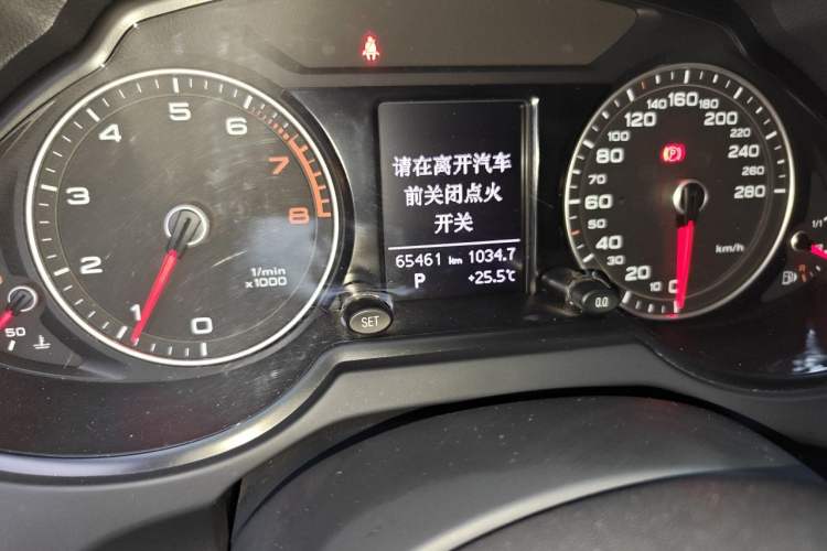 Used Audi Q5 2016 40 TFSI Trendy Edition Odometer Close Up
