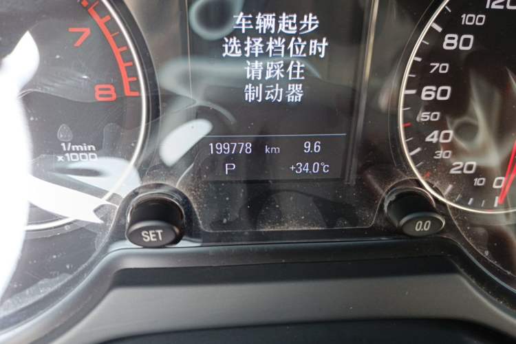 Used Audi Q5 2016 40 TFSI Technology Edition Odometer Close Up