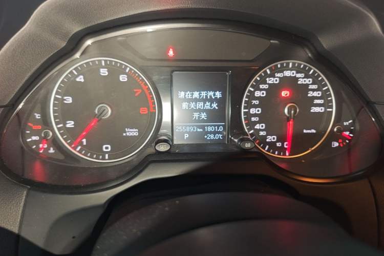 Used Audi Q5 2016 40 TFSI Technology Edition Odometer Close Up