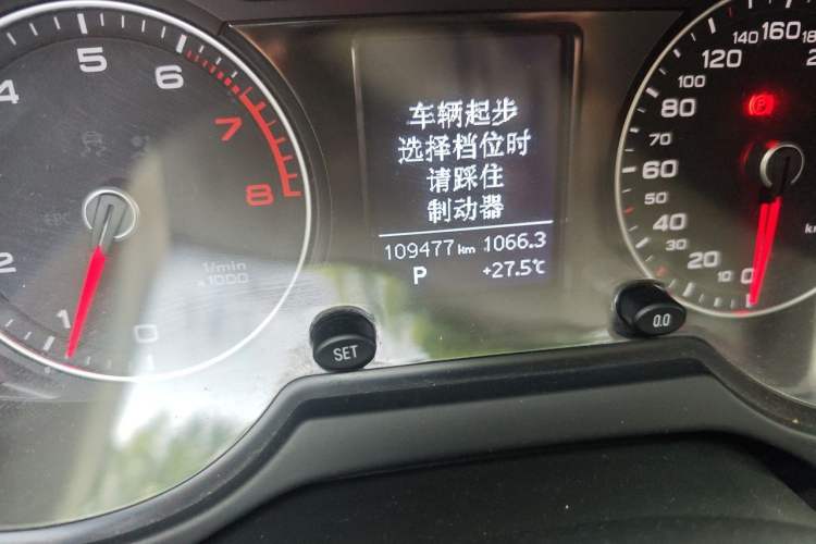 Used Audi Q5 2016 40 TFSI Trendy Edition Odometer Close Up