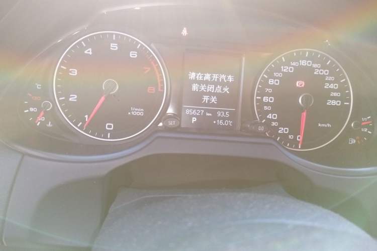 Used Audi Q5 2016 40 TFSI Technology Edition Odometer Close Up