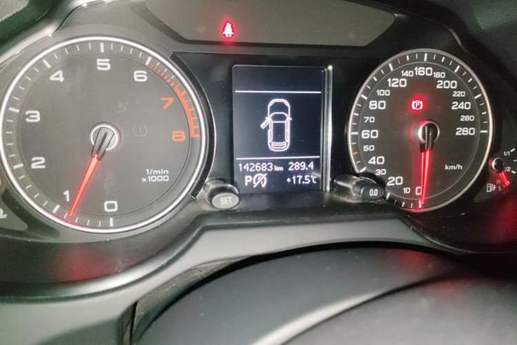 Used Audi Q5 2016 40 TFSI Technology Edition Odometer Close Up