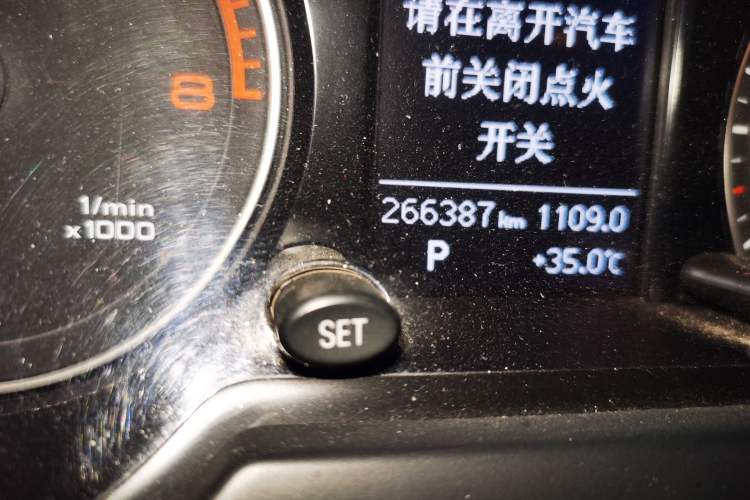 Used Audi Q5 2016 40 TFSI Trendy Edition Odometer Close Up