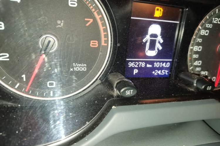 Used Audi Q5 2016 40 TFSI Trendy Edition Odometer Close Up
