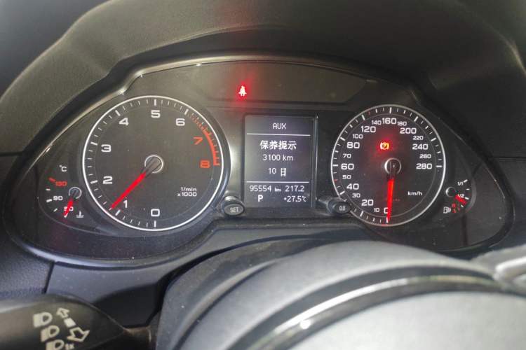 Used Audi Q5 2016 40 TFSI Technology Edition Odometer Close Up