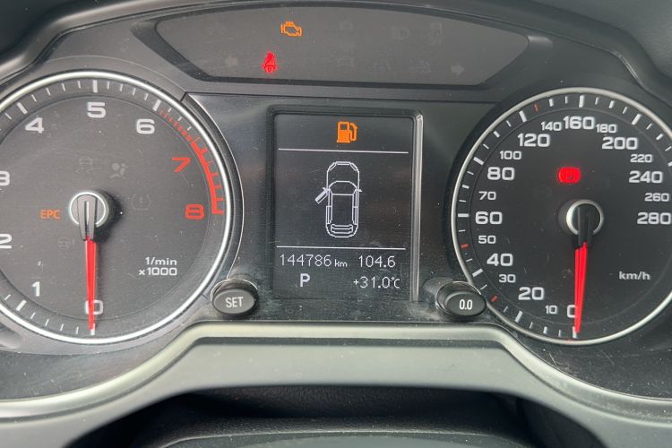 Used Audi Q5 2016 40 TFSI Technology Edition Odometer Close Up