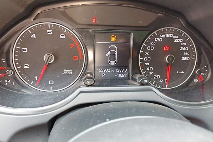 Used Audi Q5 2016 40 TFSI Technology Edition Odometer Close Up
