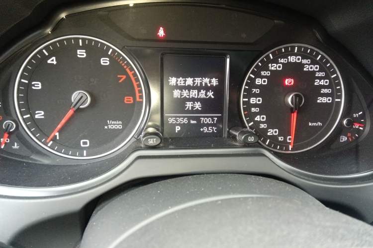 Used Audi Q5 2016 40 TFSI Technology Edition Odometer Close Up