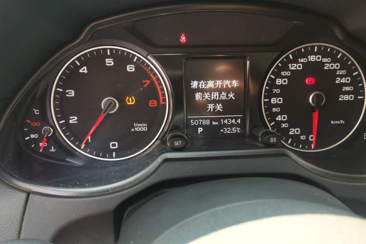 Used Audi Q5 2016 40 TFSI Technology Edition Odometer Close Up