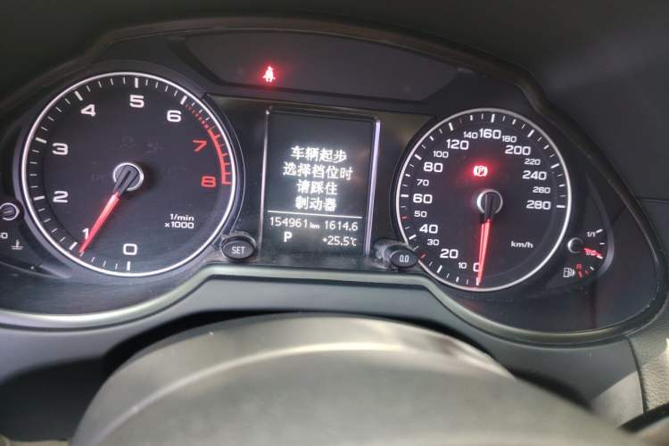 Used Audi Q5 2016 40 TFSI Trendy Edition Odometer Close Up