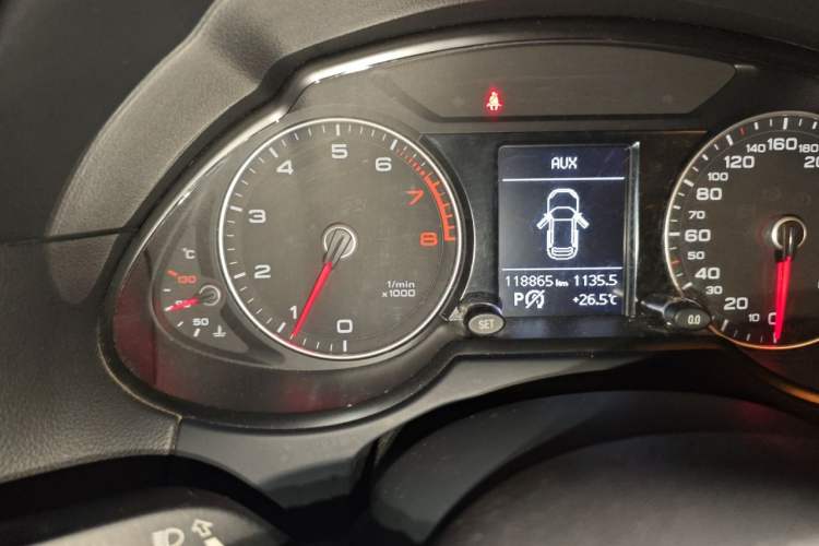 Used Audi Q5 2016 40 TFSI Trendy Edition Odometer Close Up