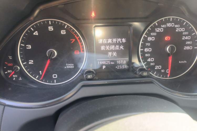Used Audi Q5 2016 40 TFSI Trendy Edition Odometer Close Up