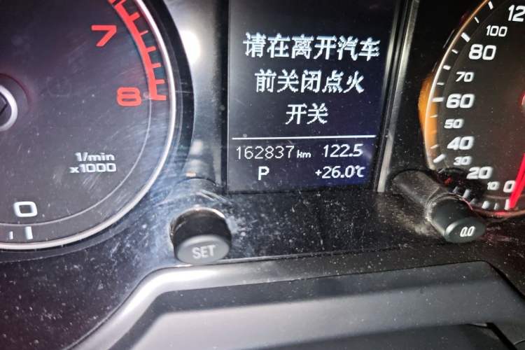 Used Audi Q5 2016 40 TFSI Technology Edition Odometer Close Up