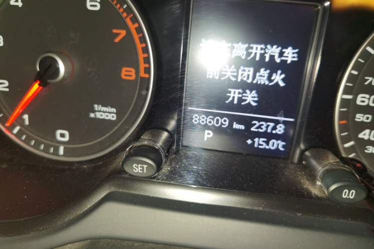Used Audi Q5 2016 40 TFSI Trendy Edition Odometer Close Up