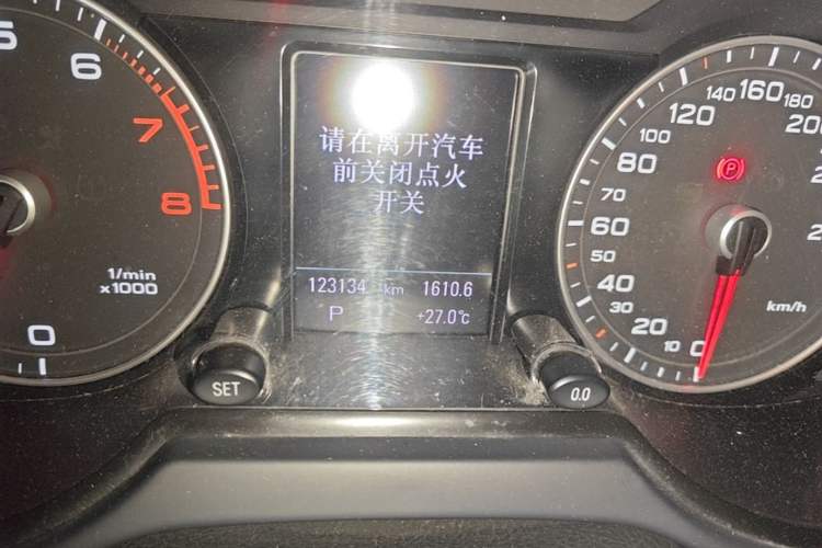 Used Audi Q5 2016 40 TFSI Comfort Model Odometer Close Up