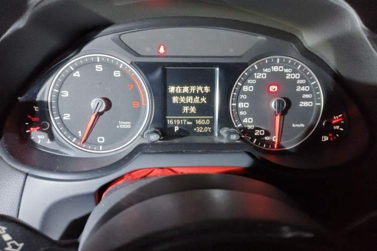 Used Audi Q5 2016 40 TFSI Technology Edition Odometer Close Up