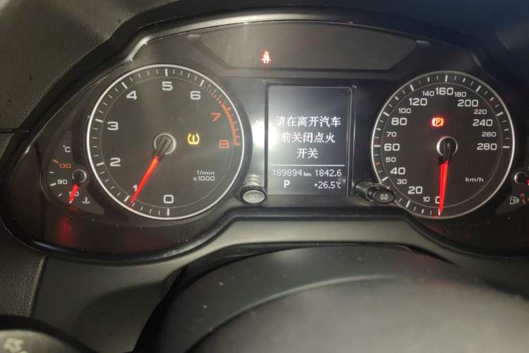 Used Audi Q5 2016 40 TFSI Trendy Edition Odometer Close Up