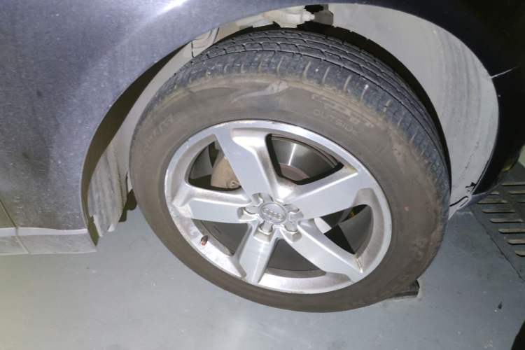 Used Audi Q5 2016 40 TFSI Technology Edition Right Front Wheel Hub