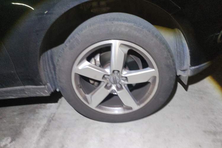 Used Audi Q5 2016 40 TFSI Technology Edition Right Front Wheel Hub