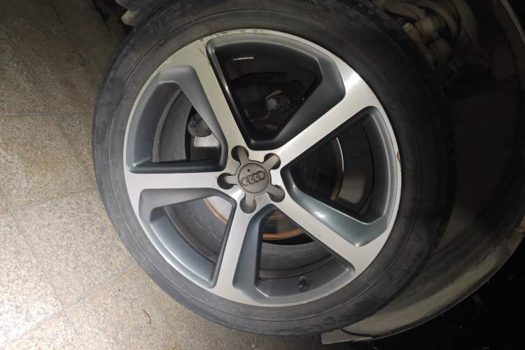 Used Audi Q5 2016 Plus 40 TFSI Dynamic Model Right Front Wheel Hub