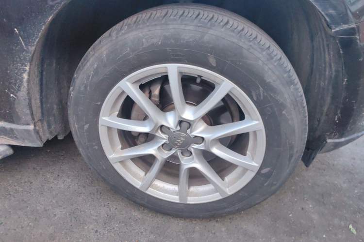 Used Audi Q5 2016 40 TFSI Trendy Edition Right Front Wheel Hub