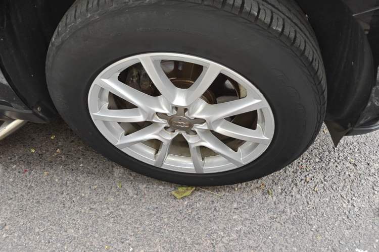 Used Audi Q5 2016 40 TFSI Trendy Edition Right Front Wheel Hub
