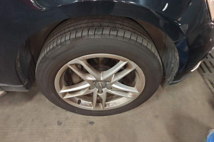 Used Audi Q5 2016 40 TFSI Technology Edition Right Front Wheel Hub
