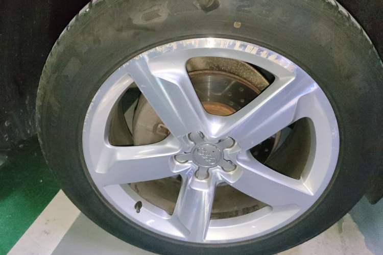 Used Audi Q5 2016 40 TFSI Technology Edition Right Front Wheel Hub