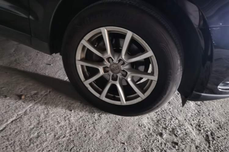 Used Audi Q5 2016 40 TFSI Trendy Edition Right Front Wheel Hub