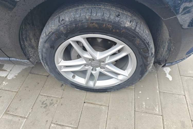 Used Audi Q5 2016 40 TFSI Comfort Model Right Front Wheel Hub