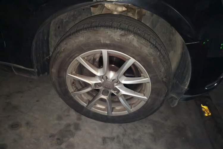 Used Audi Q5 2016 40 TFSI Trendy Edition Right Front Wheel Hub