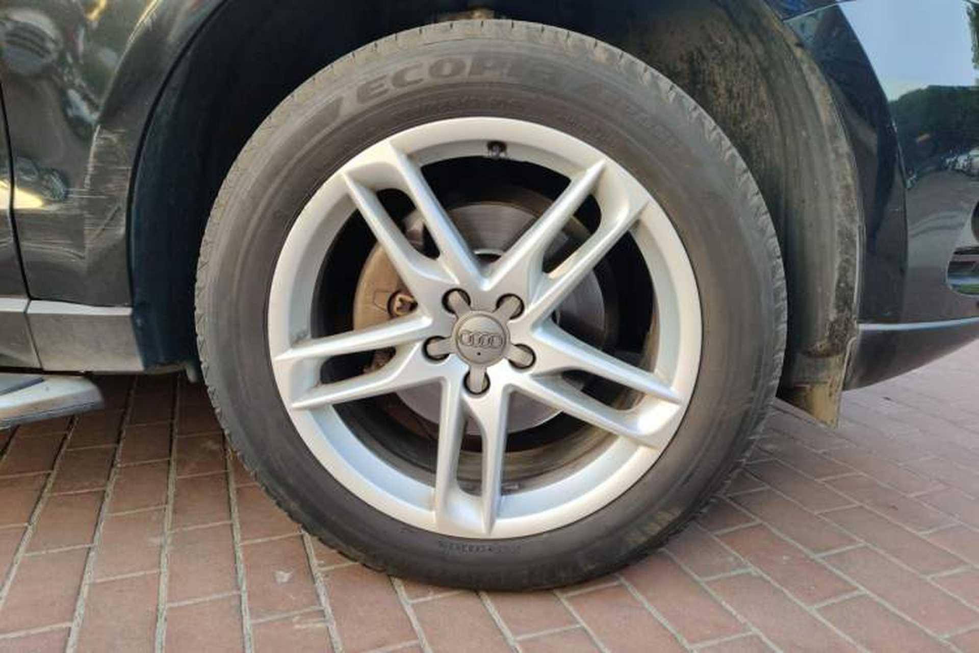 Used Audi Q5 2016 40 TFSI Comfort Model Right Front Wheel Hub