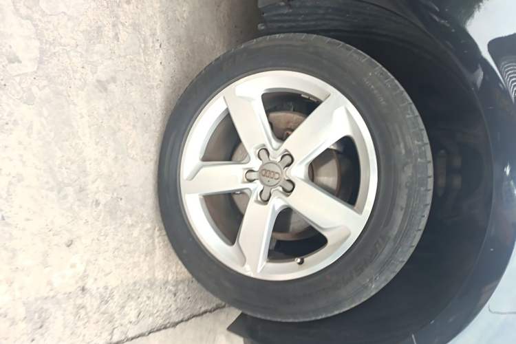 Used Audi Q5 2016 40 TFSI Technology Edition Right Front Wheel Hub