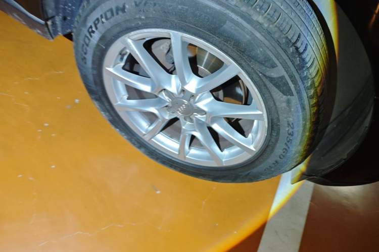 Used Audi Q5 2016 40 TFSI Trendy Edition Right Front Wheel Hub