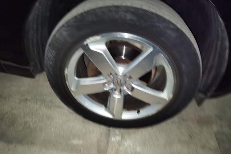 Used Audi Q5 2016 40 TFSI Trendy Edition Right Front Wheel Hub