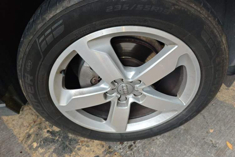 Used Audi Q5 2016 40 TFSI Technology Edition Right Front Wheel Hub