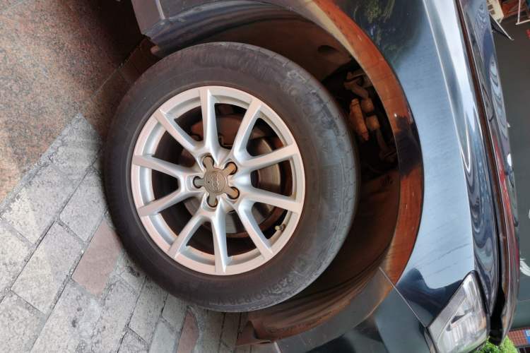 Used Audi Q5 2016 40 TFSI Trendy Edition Right Front Wheel Hub