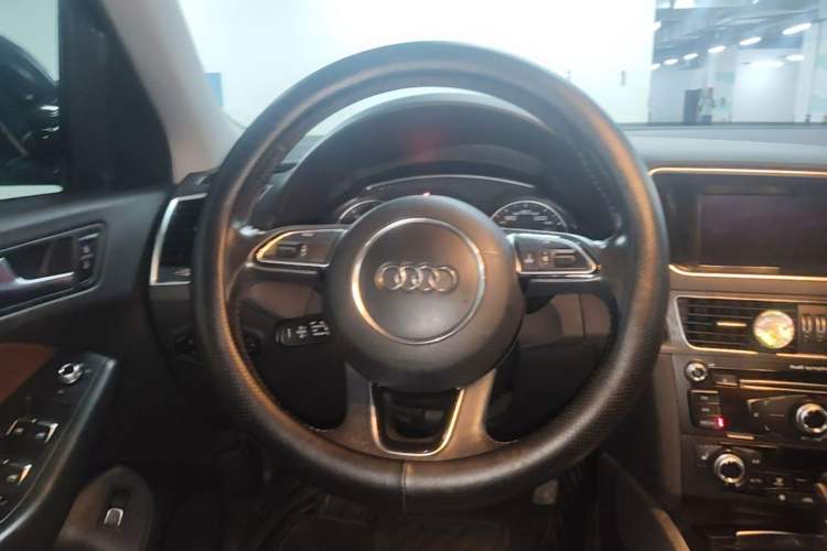 Used Audi Q5 2016 40 TFSI Technology Edition Steering Wheel