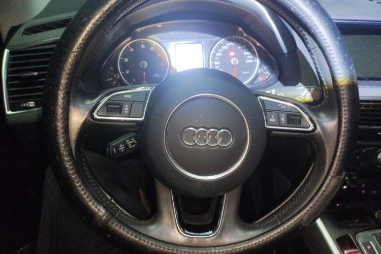 Used Audi Q5 2016 40 TFSI Technology Edition Steering Wheel