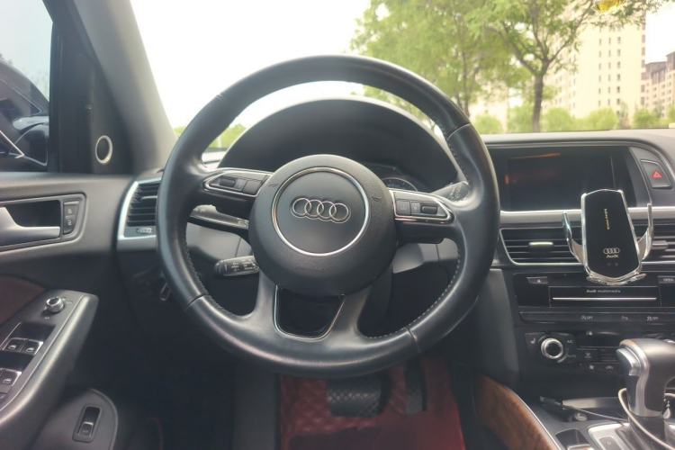 Used Audi Q5 2016 40 TFSI Comfort Model Steering Wheel