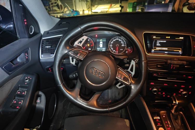 Used Audi Q5 2016 Plus 40 TFSI Dynamic Model Steering Wheel