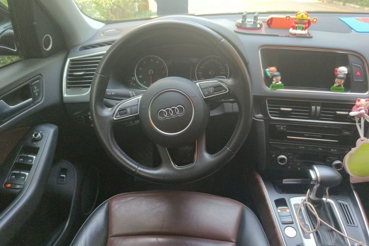 Used Audi Q5 2016 40 TFSI Comfort Model Steering Wheel