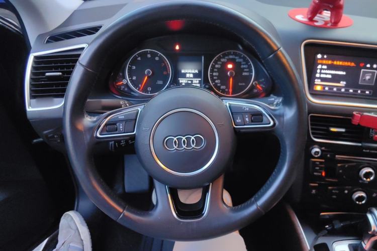 Used Audi Q5 2016 40 TFSI Trendy Edition Steering Wheel