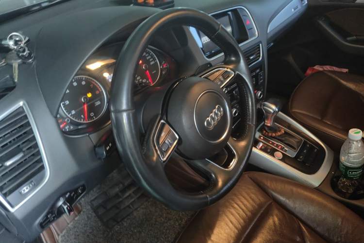 Used Audi Q5 2016 40 TFSI Comfort Model Steering Wheel