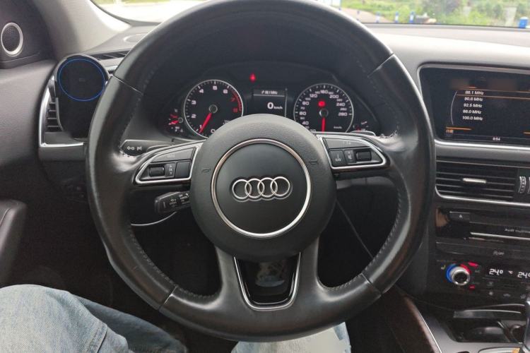 Used Audi Q5 2016 40 TFSI Comfort Model Steering Wheel