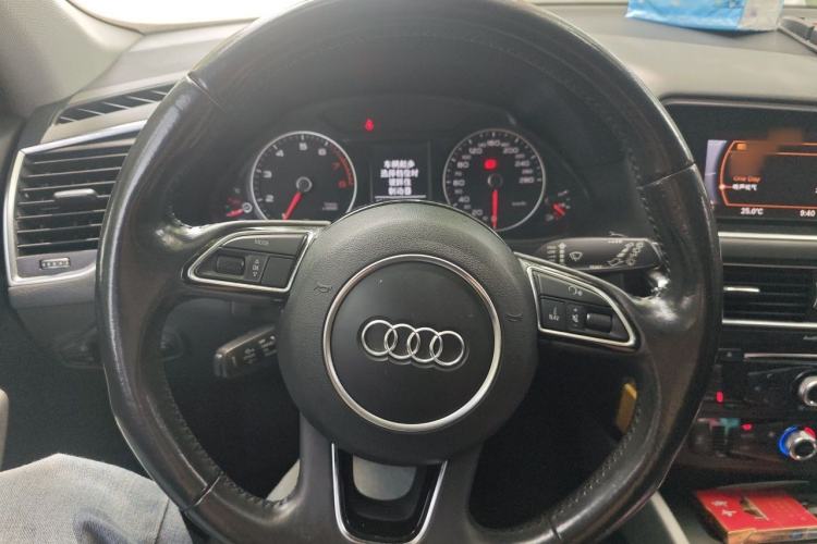 Used Audi Q5 2016 40 TFSI Trendy Edition Steering Wheel